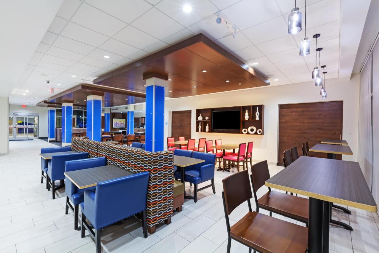 Holiday Inn Express & Suites Tulsa South - Woodland Hills By Ihg Ngoại thất bức ảnh
