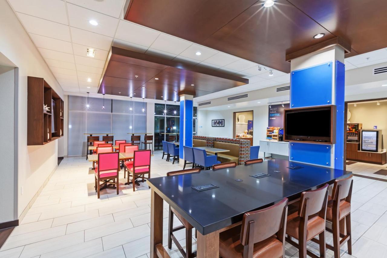 Holiday Inn Express & Suites Tulsa South - Woodland Hills By Ihg Ngoại thất bức ảnh